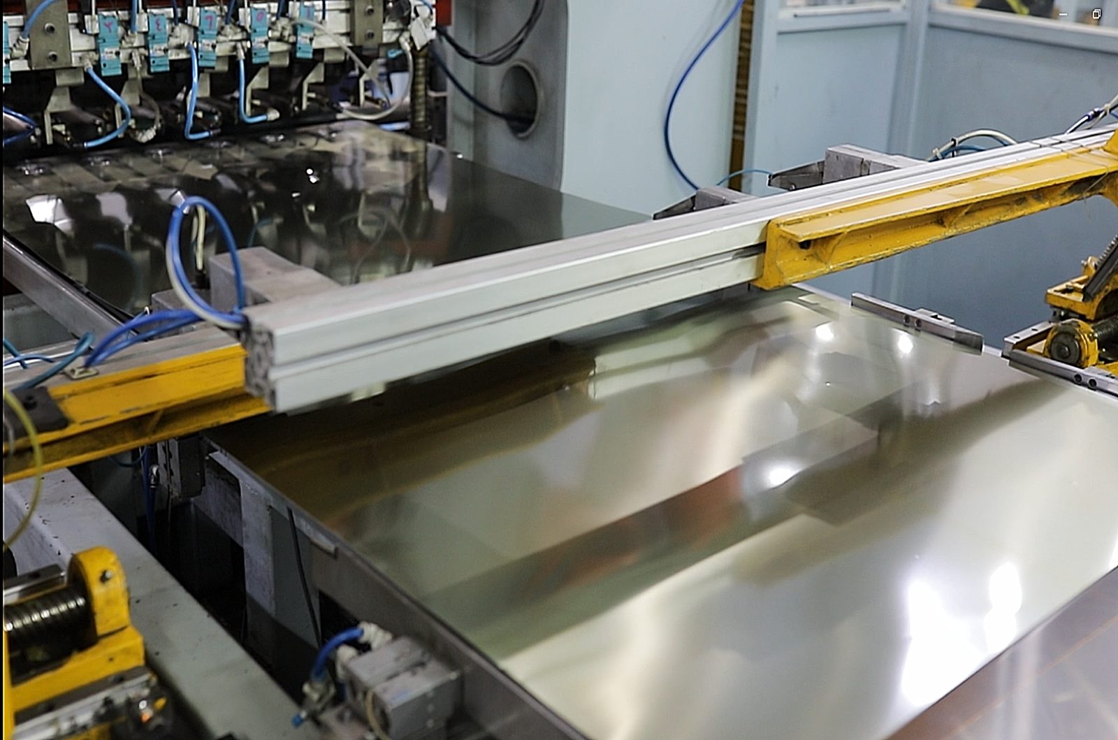 Tinplate sheet cutting